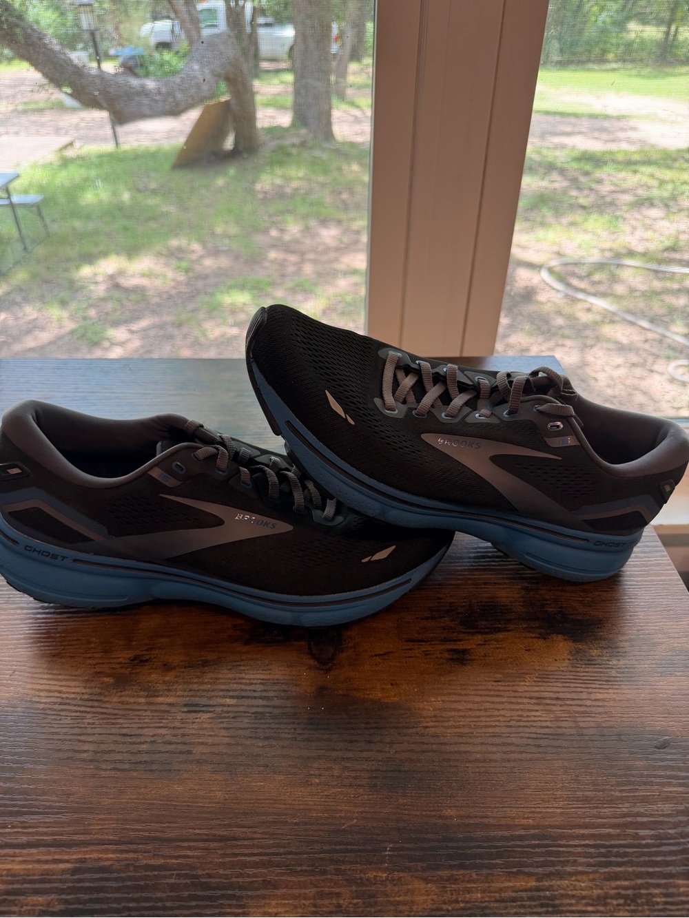 M11- Brooks Ghost 15 - Black/Blue Running Shoes
